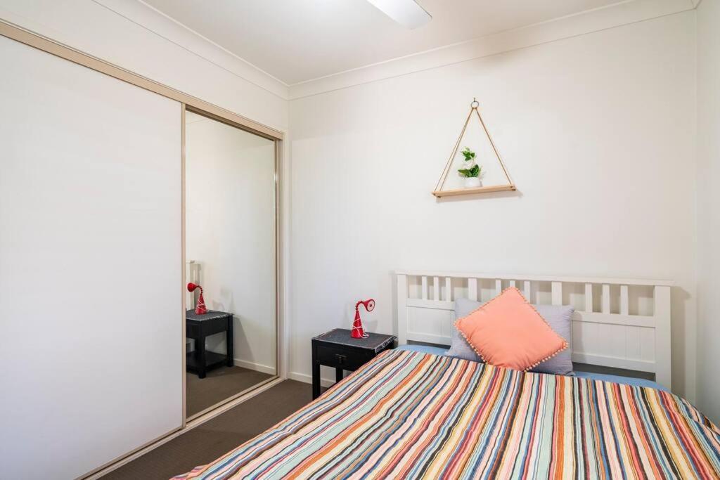 Room With Separate Bath In Shared Homestay Redcliffe Exterior photo